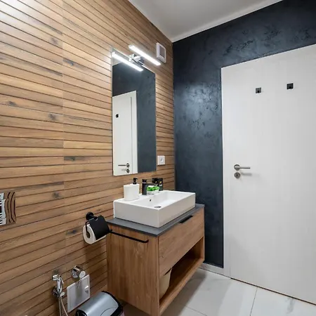 Mohost One - Stylish Retreat With Mountain Views *