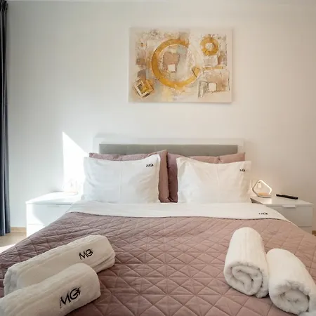 Mohost One - Stylish Retreat With Mountain Views